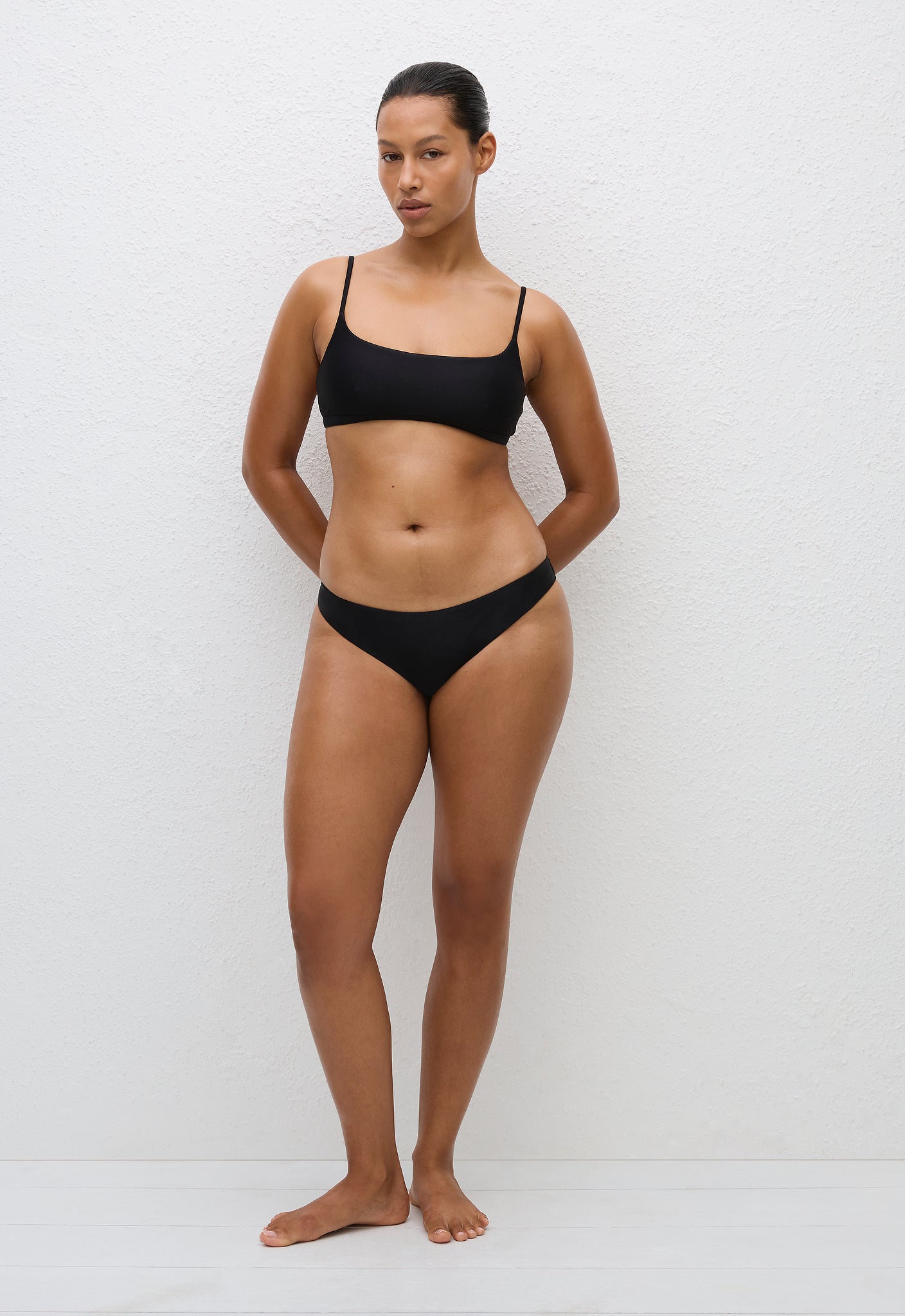 Crop Top - Deep Black - Matteau