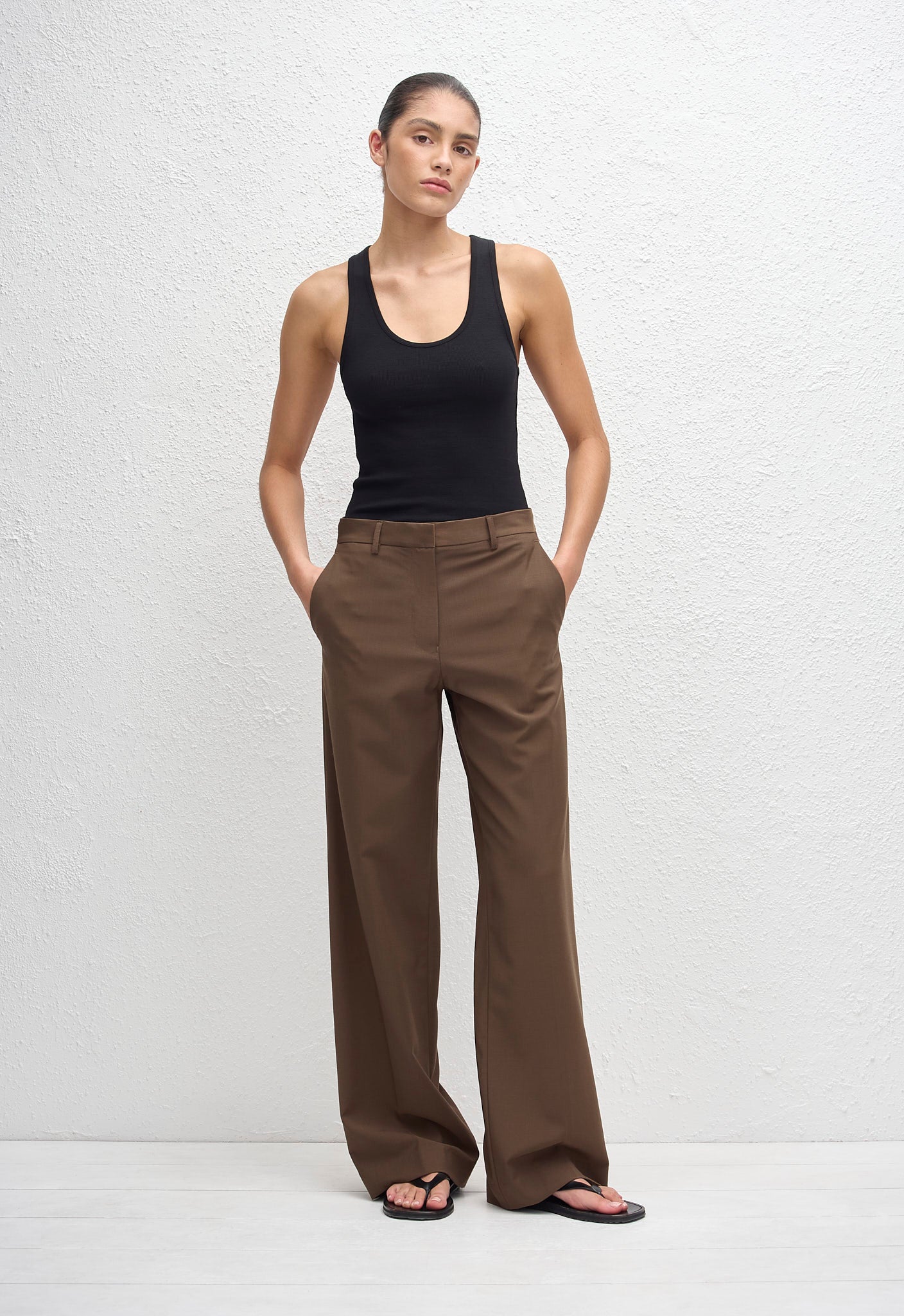 Relaxed Tailored Trouser - Coffee - Matteau