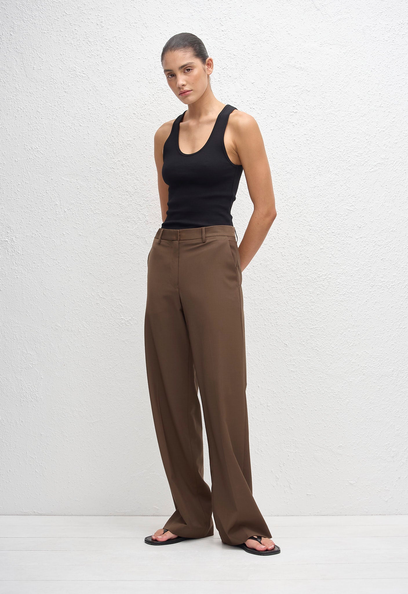 Relaxed Tailored Trouser - Coffee - Matteau
