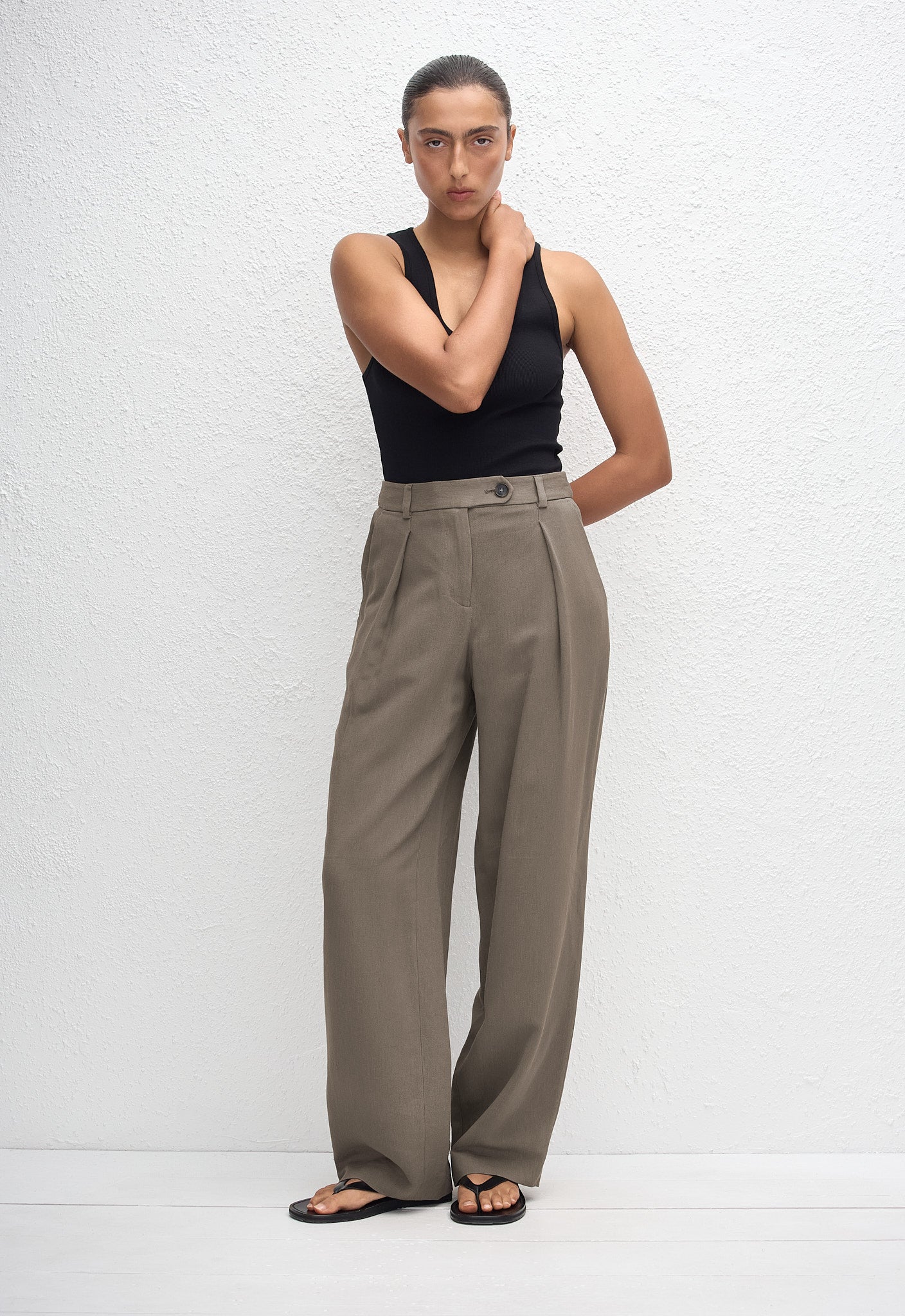 Tailored Pleat Trouser - Myrtle - Matteau